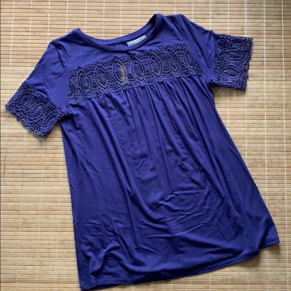 A Pea in the Pod | Lace top